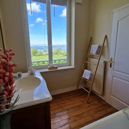 Holiday home La Tour De L'estuaire Sea View & Shared Garden 6 Guests Honfleur