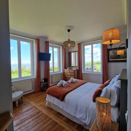 Holiday home La Tour De L'estuaire Sea View & Shared Garden 6 Guests Honfleur