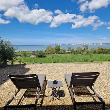 La Tour De L'estuaire Sea View & Shared Garden 6 Guests Holiday home
