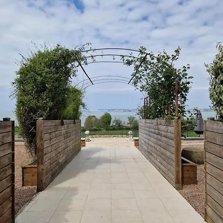La Tour De L'estuaire Sea View & Shared Garden 6 Guests Holiday home *
