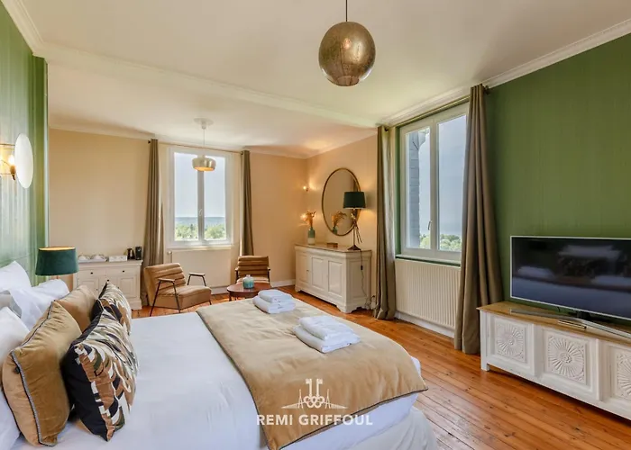 La Tour De L'estuaire Sea View & Shared Garden 6 Guests Honfleur